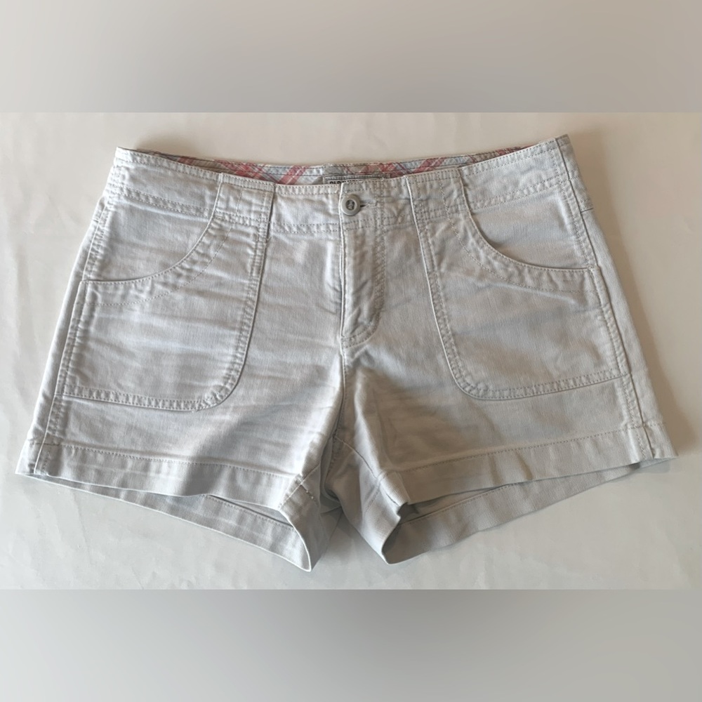 Old Navy • Beige Shorts • Women’s Size 4